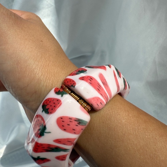 FREE PEOPLE Juicey summer strawberry bangle bracelet Arm Candy - Picture 5 of 6